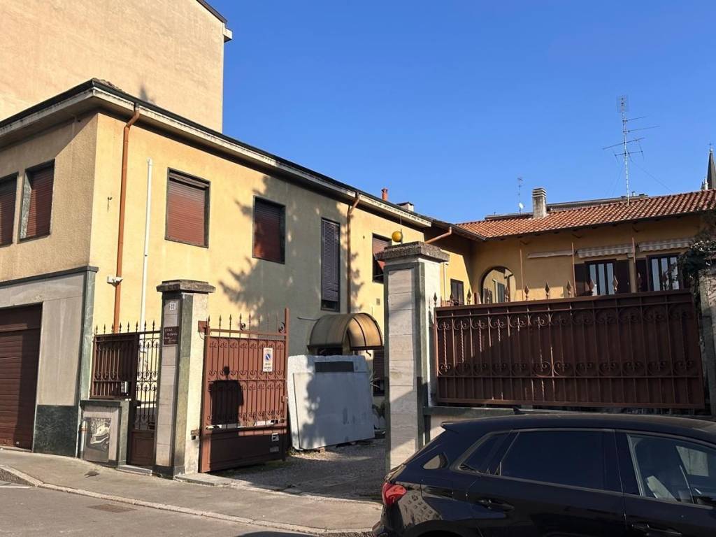 casa indipendente in vendita a Legnano