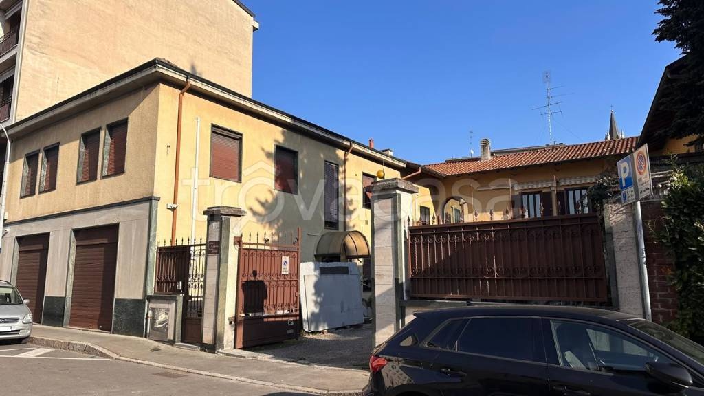 casa indipendente in vendita a Legnano