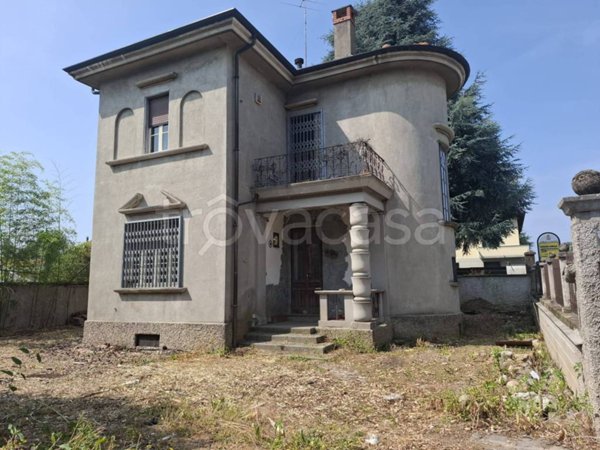casa indipendente in vendita a Legnano