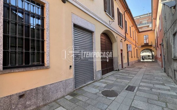 negozio in vendita a Legnano