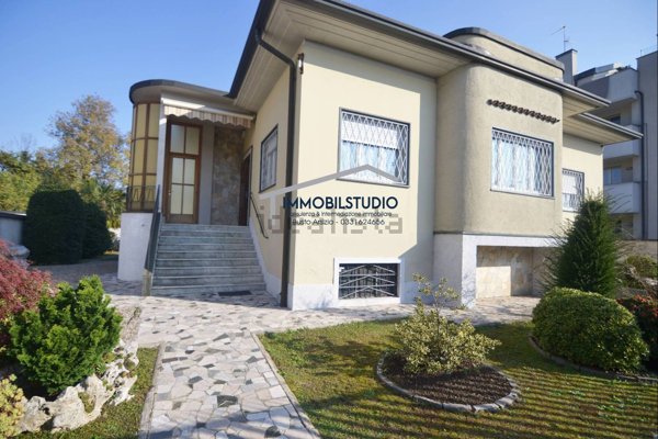 casa indipendente in vendita a Legnano