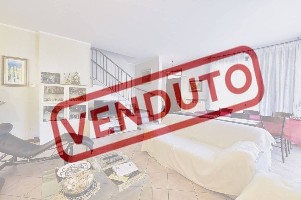 casa indipendente in vendita a Legnano