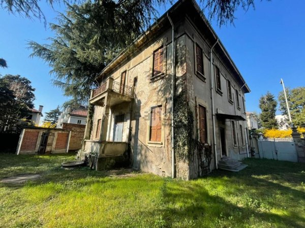 casa indipendente in vendita a Legnano