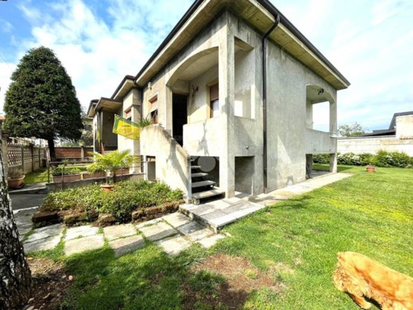 casa indipendente in vendita a Legnano
