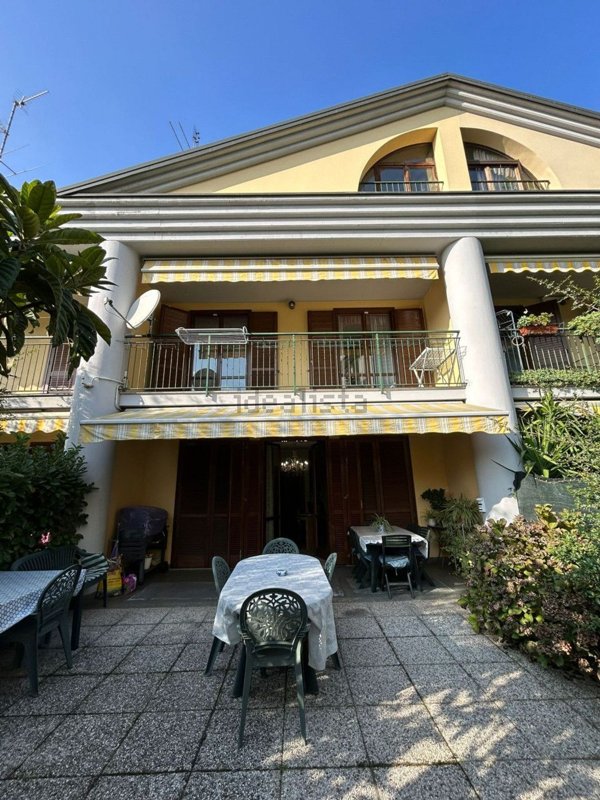 casa indipendente in vendita a Legnano
