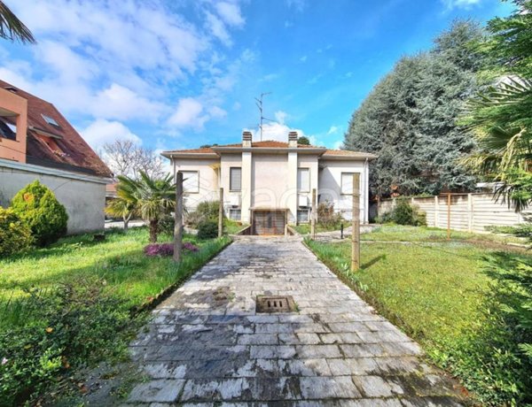 casa indipendente in vendita a Legnano