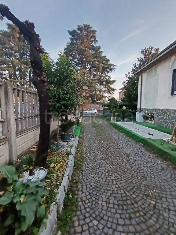 casa indipendente in vendita a Legnano