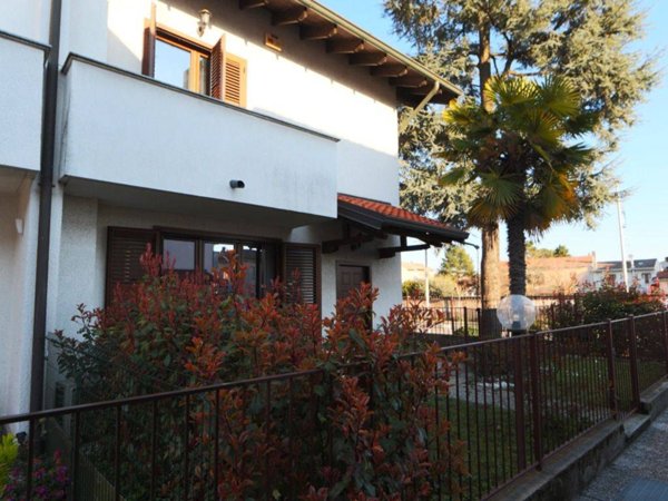 casa indipendente in vendita a Legnano