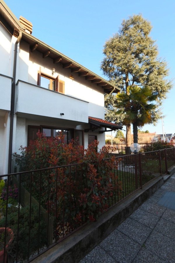 casa indipendente in vendita a Legnano