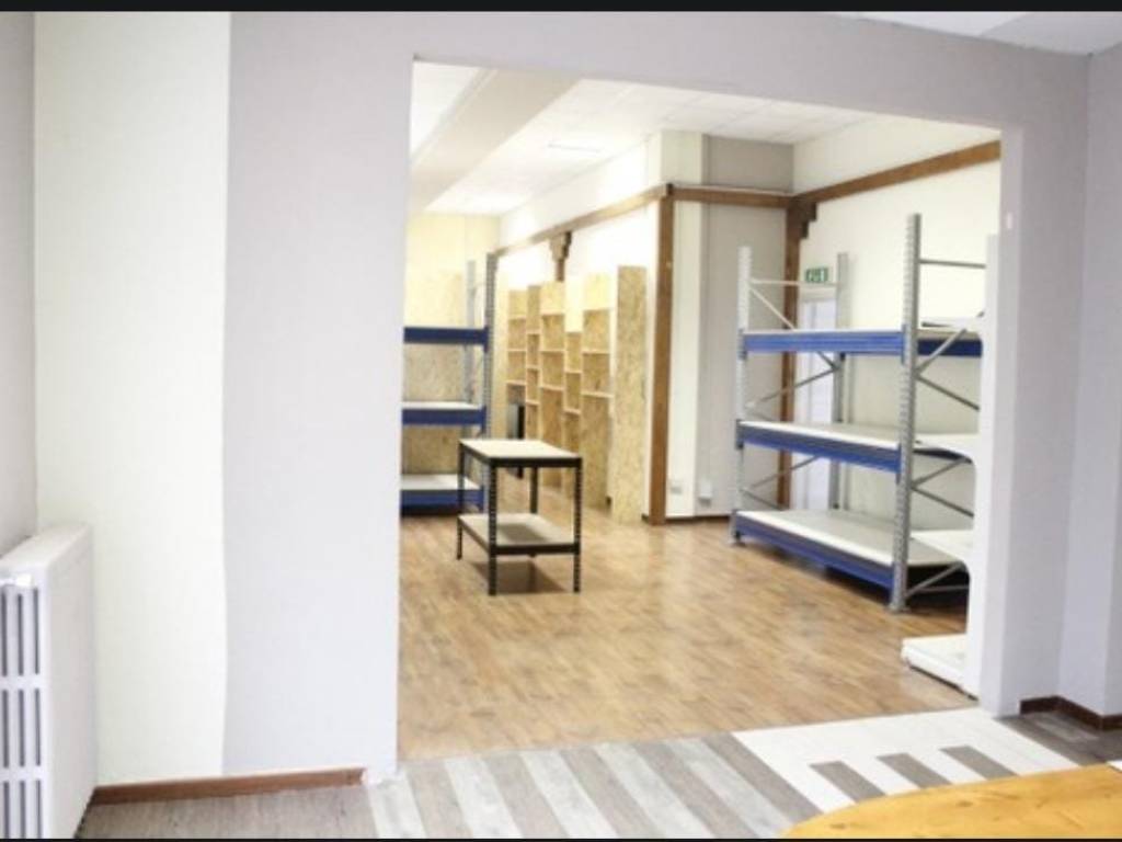 negozio in vendita a Legnano