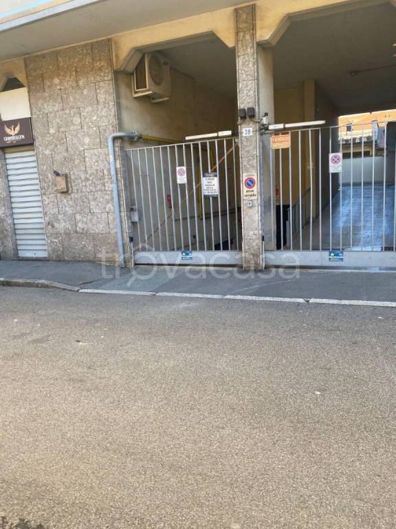 negozio in vendita a Legnano