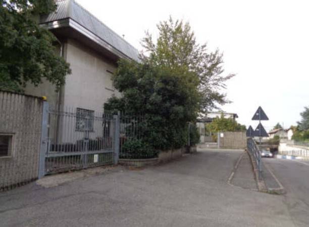 capannone in vendita a Legnano