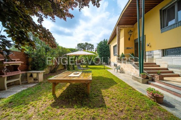 casa indipendente in vendita a Legnano