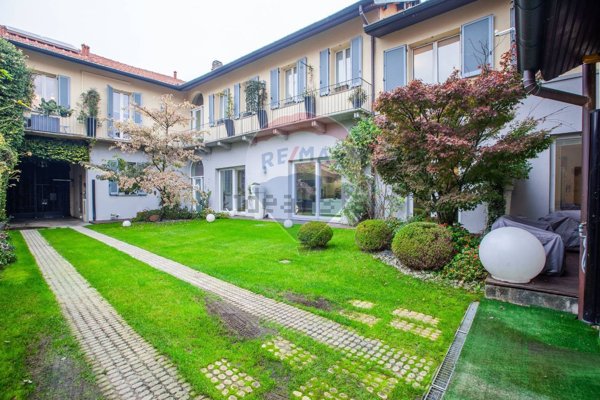 casa indipendente in vendita a Legnano