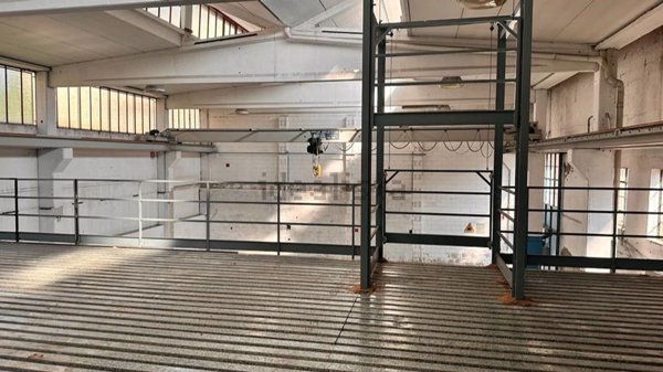 capannone in vendita a Legnano