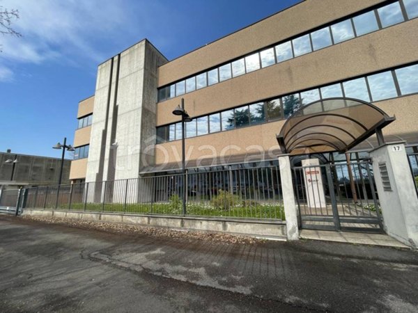 locale commerciale in vendita a Legnano
