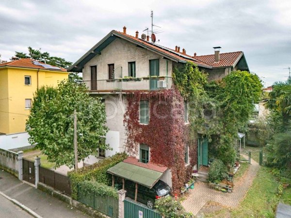 casa indipendente in vendita a Legnano