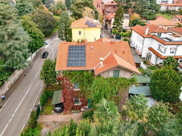 casa indipendente in vendita a Legnano
