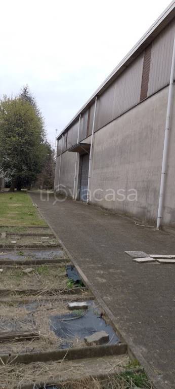 capannone in vendita a Legnano