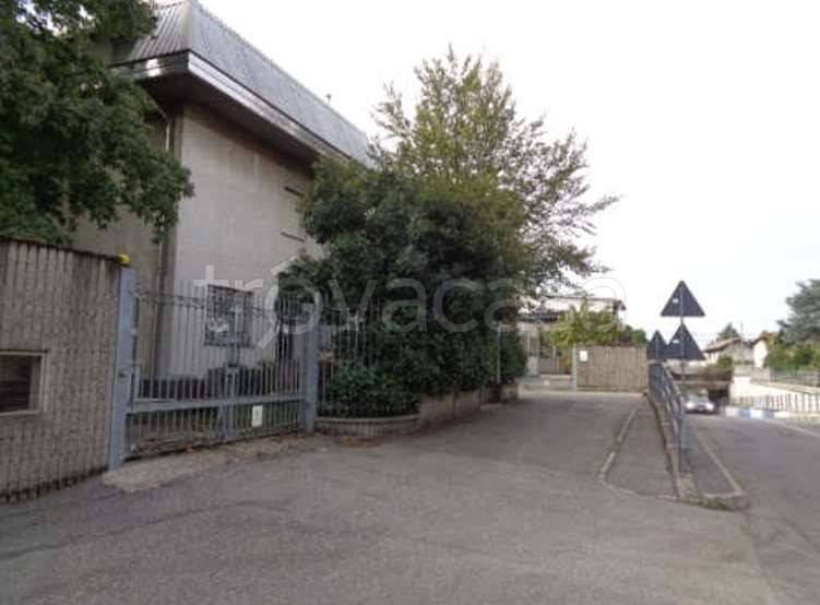 capannone in vendita a Legnano