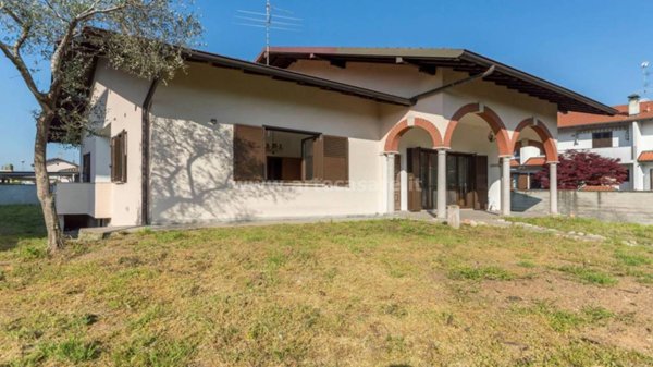 casa indipendente in vendita a Legnano