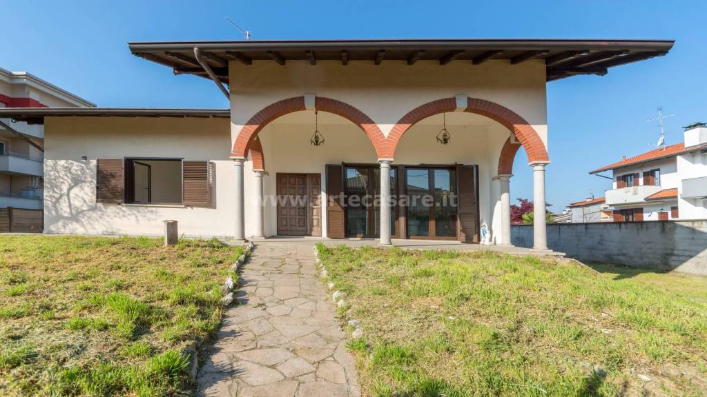 casa indipendente in vendita a Legnano