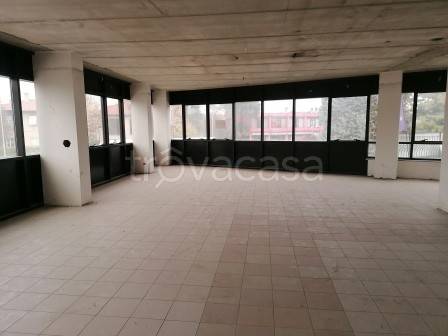negozio in vendita a Legnano