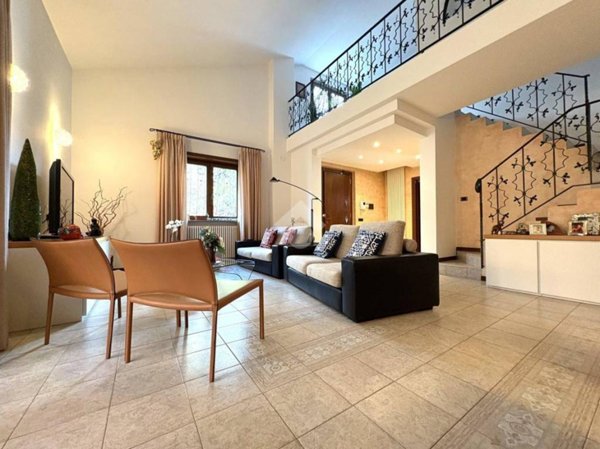 casa indipendente in vendita a Legnano