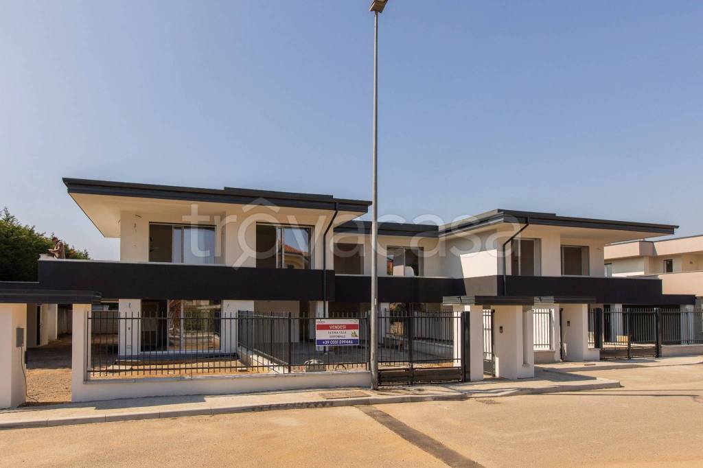 casa indipendente in vendita a Legnano