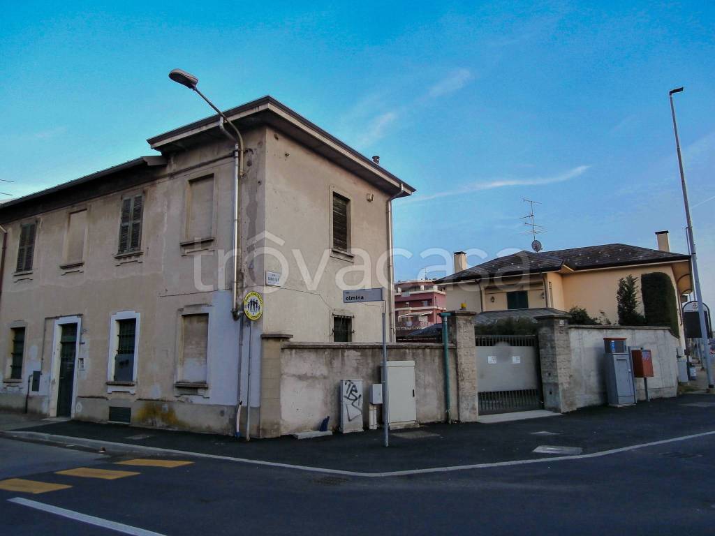 casa indipendente in vendita a Legnano