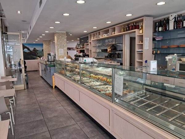 negozio in vendita a Legnano