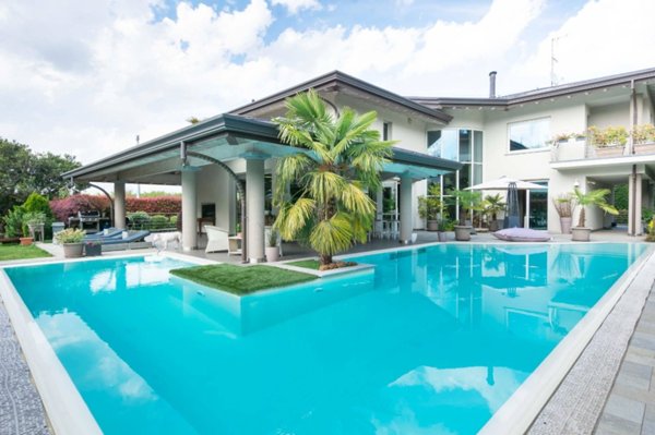 casa indipendente in vendita a Legnano