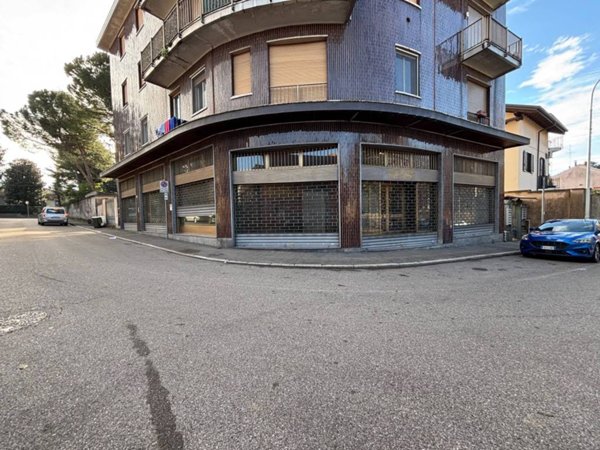 negozio in vendita a Legnano