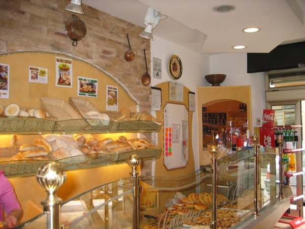 locale commerciale in vendita a Legnano