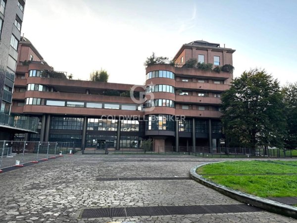 locale commerciale in vendita a Legnano