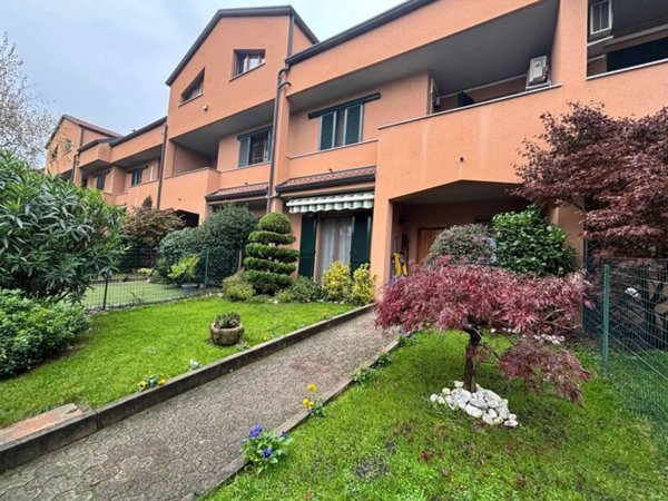 casa indipendente in vendita a Legnano