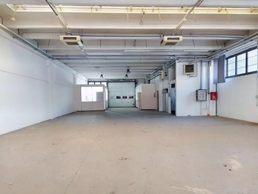 negozio in vendita a Legnano