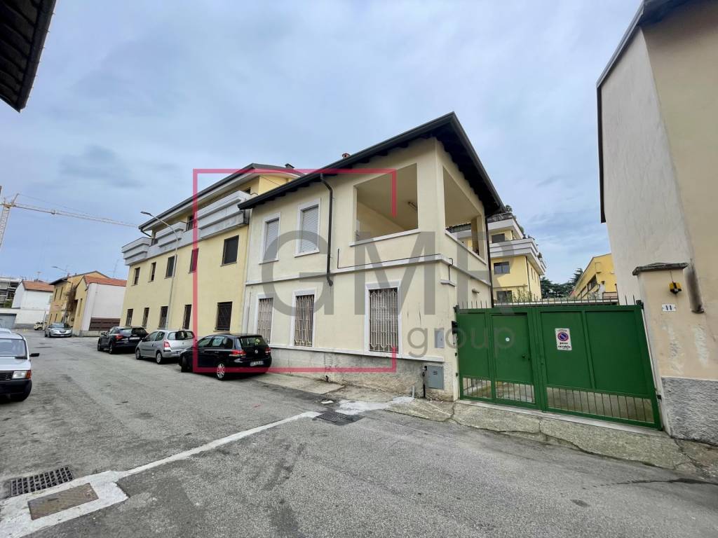 casa indipendente in vendita a Legnano