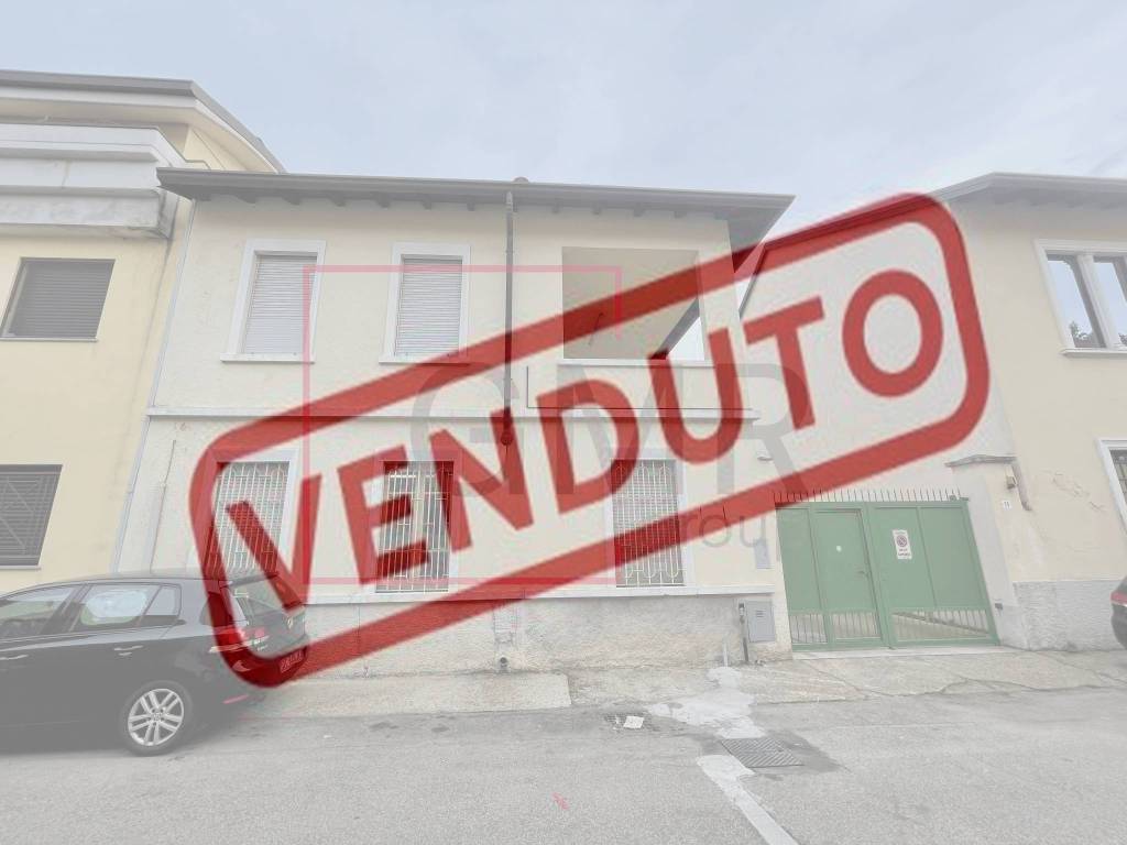 casa indipendente in vendita a Legnano