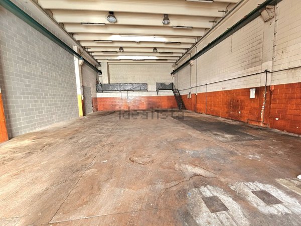 capannone in vendita a Legnano