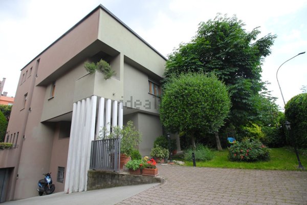 casa indipendente in vendita a Legnano