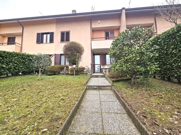 casa indipendente in vendita a Legnano