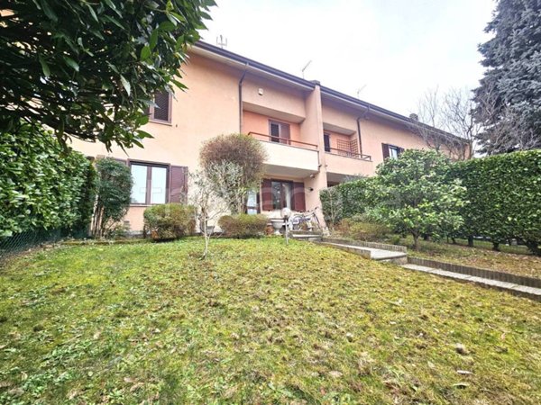 casa indipendente in vendita a Legnano