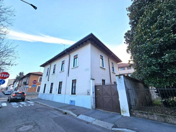casa indipendente in vendita a Legnano