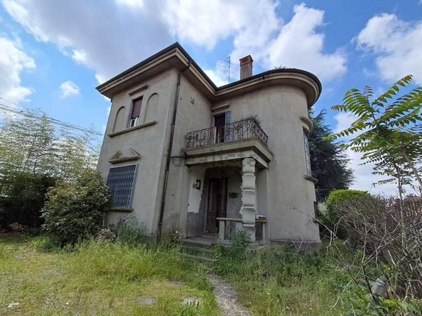 casa indipendente in vendita a Legnano