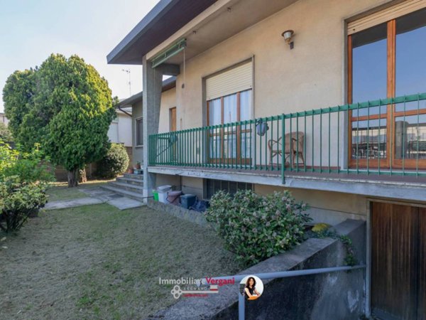 casa indipendente in vendita a Legnano