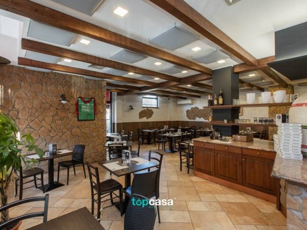 negozio in vendita a Legnano