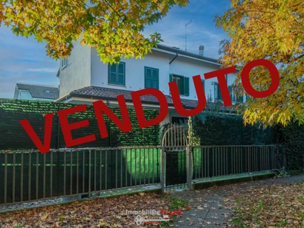casa indipendente in vendita a Legnano