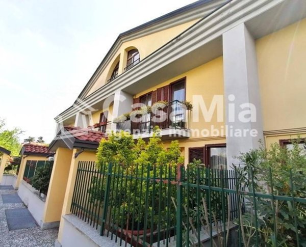 casa indipendente in vendita a Legnano