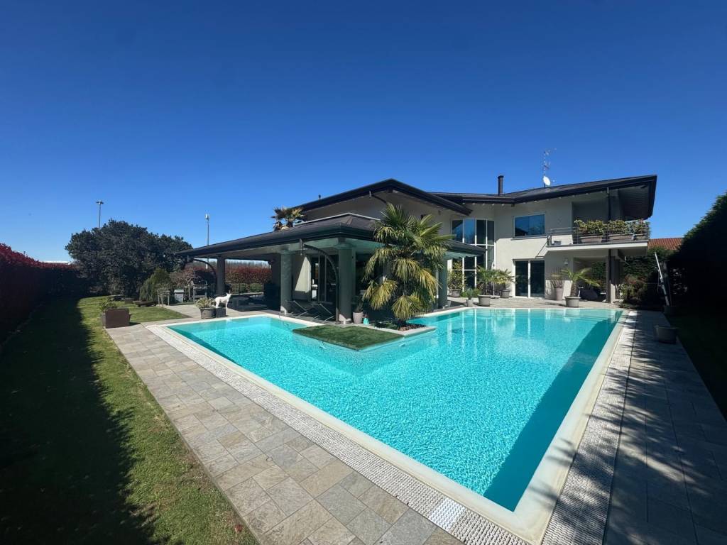 casa indipendente in vendita a Legnano